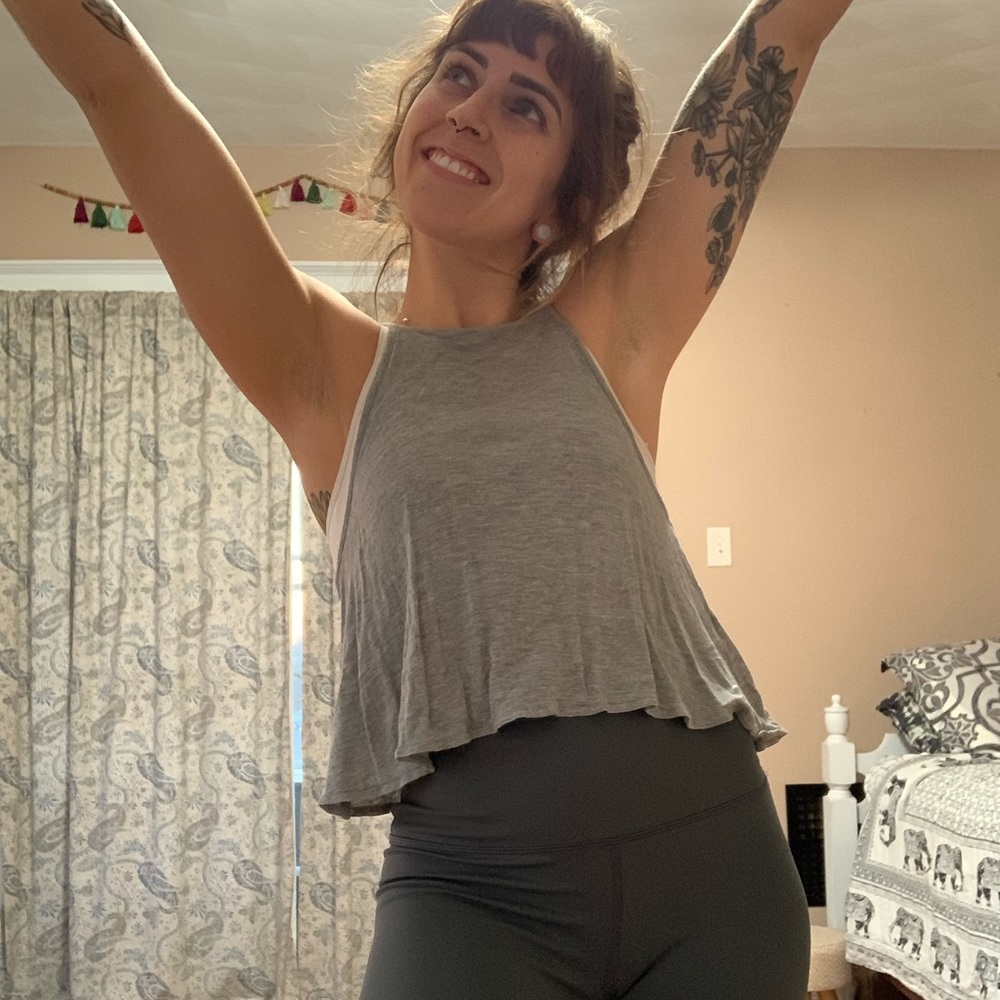 **SOLD** forever21 gray foley crop top size xs
